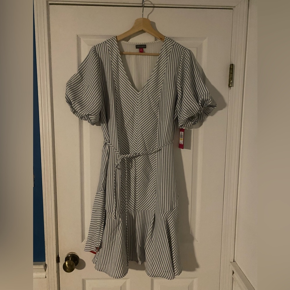 Vince Camuto dress size Medium